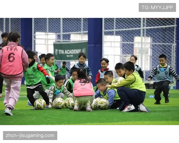 “足球进校园”计划升级,中超多俱乐部与地方教育局签署青少年培训合作协议 “足球进校园”计划升级,中超多俱乐部与地方教育局签署青少年培训合作协议